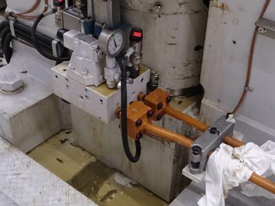 油圧バルブ・配管の油漏れ